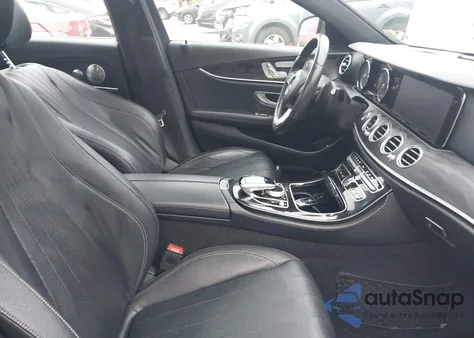 2017 Mercedes-Benz E 300 4Matic из США, поврежденный, VIN WDDZF4KB3HA081096